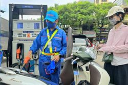 Gi&aacute; xăng tăng hơn 700 đồng/l&iacute;t từ chiều nay 3/9