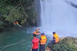 Tuy&ecirc;n Quang: T&igrave;m thấy nạn nh&acirc;n mất t&iacute;ch tại th&aacute;c Kh&acirc;u L&agrave;n sau hơn 30 giờ t&igrave;m kiếm