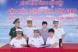 Kh&aacute;nh H&ograve;a: Đưa 32 ngư d&acirc;n gặp nạn tr&ecirc;n biển về đất liền an to&agrave;n
