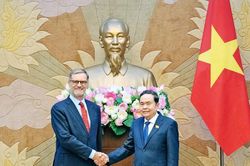 Chủ tịch Quốc hội Trần Thanh Mẫn tiếp Đại sứ Ph&aacute;p tại Việt Nam