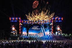 H&agrave;ng chục ngh&igrave;n người hội tụ tại Swanbay Đại Phước xem ph&aacute;o hoa mừng Quốc kh&aacute;nh