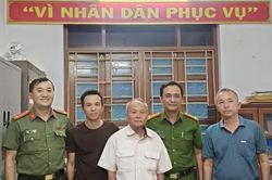 C&ocirc;ng an phường ở Đắk Lắk hỗ trợ t&igrave;m th&acirc;n nh&acirc;n &ocirc;ng cụ đi lạc hơn 80km