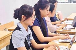 Gia hạn x&eacute;t thăng hạng gi&aacute;o vi&ecirc;n hết 2026: Cơ hội chuyển tiếp hay sự ph&acirc;n h&oacute;a giữa c&aacute;c địa phương?