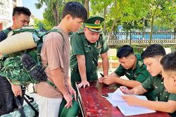 Niềm vui bước chân vào Học viện Biên phòng của chàng trai người Dao biên giới Lào Cai