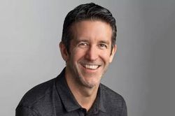 Apple công bố gói đãi ngộ 58 triệu USD cho tân CEO John Ternus