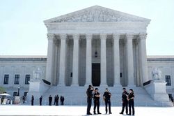 Tòa án Mỹ bác sắc lệnh hạn chế quyền công dân theo nơi sinh của ông Trump
