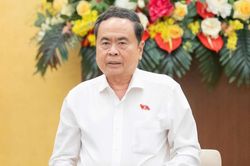 Chủ tịch Quốc hội: Kh&ocirc;ng đẩy kh&oacute; khăn về ph&iacute;a người d&acirc;n v&agrave; doanh nghiệp