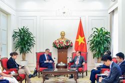Tiếp tục vun đắp t&igrave;nh hữu nghị v&agrave; quan hệ Đối t&aacute;c chiến lược to&agrave;n diện Việt Nam - Ph&aacute;p