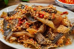Đi chợ thấy người ta vứt bỏ phần này, tôi mang về làm món lạ miệng khiến cả nhà tranh nhau gắp