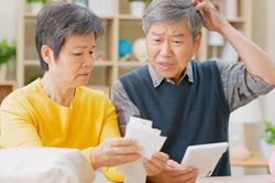 Chỉ sau nghỉ hưu tôi mới hiểu: Có 3 việc càng làm thay con, cha mẹ càng dễ bị con xa cách