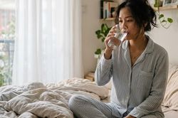 Nên uống nước trước hay sau khi đánh răng buổi sáng tốt cho sức khoẻ?