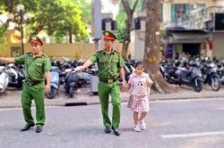 Nâng bước em đến trường an toàn