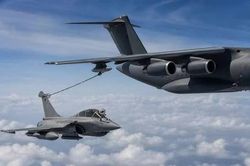 Cột mốc lịch sử khi máy bay YY-20 Trung Quốc tiếp dầu cho tiêm kích Rafale hệ phương Tây