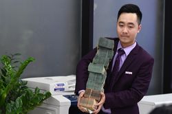 Tiền đổ vào ngân hàng, tăng trưởng huy động bất ngờ vượt cho vay