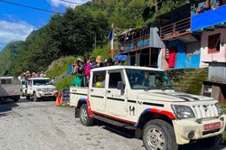 Khách Việt kể 2 tiếng đi trễ giúp thoát trận lũ quét 'tử thần' ở Nepal