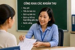 Tiền dịch vụ hỗ trợ trường học còn dư cuối năm có trả lại phụ huynh?
