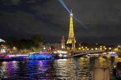 Khám phá Paris về đêm bên dòng Seine