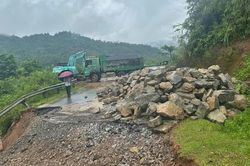 Cục Đường bộ Việt Nam: Chủ động ứng phó bão số 5, tiếp tục khắc phục bão số 4