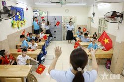 Học sinh chuyên biệt tập dượt khai giảng