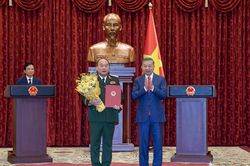 Tổng Bí thư, Chủ tịch nước Tô Lâm trao quyết định thăng quân hàm Thượng tướng đối với đồng chí Lê Quang Đạo