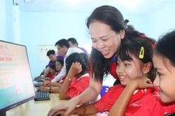Mang phòng tin học đến vùng cao Lâm Đồng