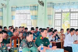 Gia Lai: Quân đội giúp dân chuyển nhà đến khu tái định cư để tránh thiên tai
