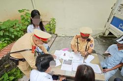 Hà Nội xử lý vi phạm giao thông của học sinh và phụ huynh trước năm học mới