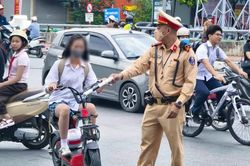 Siết chặt an toàn giao thông cho học sinh ngay từ đầu năm học mới