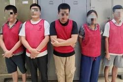 Từ công trường Vành đai 2.5 đến ao làng Yên Ngưu: Đường đi của hàng nghìn tấn phế thải xây dựng