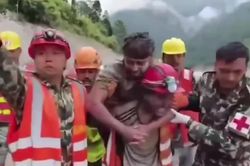 Công nhân Nepal kể lại 9 ngày mắc kẹt trong đường hầm sau thảm họa lũ quét