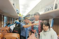 Tàu hỏa Bắc – Nam nhộn nhịp đón sinh viên vào Nam nhập học, khai giảng