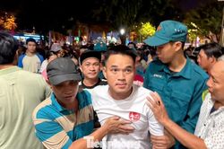 Sau chuyến biển sinh tử, 32 ngư dân vỡ òa trong vòng tay quê nhà
