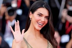 Kendall Jenner và thiên thần Victoria's Secret khiến dàn sao lu mờ