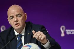 Cuộc chiến quyền lực FIFA - UEFA leo thang