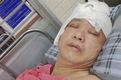 Thầy giáo bị liệt sau biến cố, cha mẹ già gánh khoản nợ hơn 600 triệu đồng