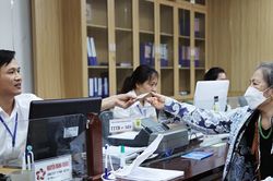 Công chức xã làm cùng lúc 2 vị trí việc làm có được hưởng phụ cấp?