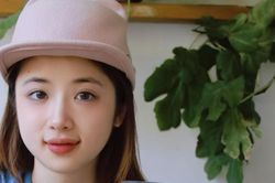 Cô gái từng bị chế giễu vì 'quá xinh đẹp để giỏi toán' nhận bằng tiến sĩ Toán