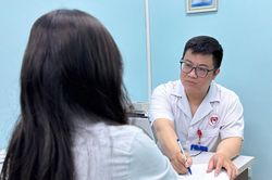 Xem video ngắn 10 giờ/ngày, nhân viên ngân hàng ở Hà Nội phải điều trị tâm thần