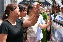 Nghẹn ngào tiễn đưa 3 mẹ con trong vụ án mạng ở Đồng Nai về quê nhà