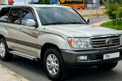 'SUV nồi đồng cối đá' Toyota Landcruiser LC100 bán lại chỉ 400 triệu