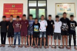 Khởi tố 12 thanh, thiếu niên mang hung khí, rượt đuổi nhau trên đường