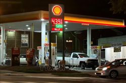 Giá dầu diesel tại Mỹ chạm đỉnh lịch sử do xung đột toàn cầu