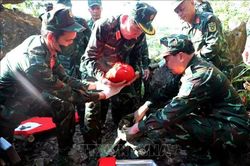 Kiểm tra công tác tìm kiếm hài cốt liệt sĩ, tổ chức lấy mẫu xác định danh tính