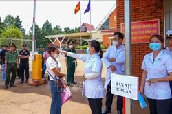 Tiếp nhận 86 công dân Việt Nam do Campuchia trao trả