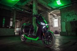 NIU FQiX × Razer: Xe điện đậm chất gaming, đi 110 km mỗi lần sạc