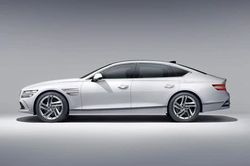 Đối thủ của Mercedes-Benz E-Class trình làng, giá hơn 1,2 tỷ đồng