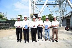 Gắn biển công trình chào mừng 50 năm Ngày thành lập Công ty Điện lực Đà Nẵng