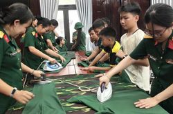 Phụ nữ Trường thiếu sinh quân miền Trung 'Đồng hành cùng em đến trường'