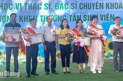 Nhơn Mỹ khen thưởng 339 tân sinh viên và vinh danh 6 trí thức