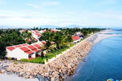 Khẩn trương triển khai các dự án chống sạt lở